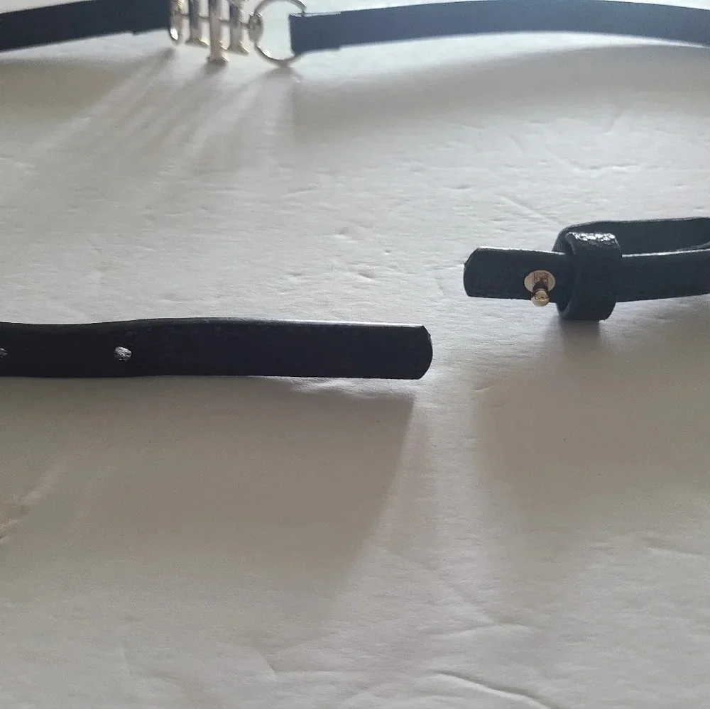 Tommy Hilfiger Women's TH Horsebit statement buckle skinny fashion leather belt